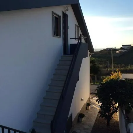 Affordable Ocean Views! Zambujeira, Lourinha Apartamento *